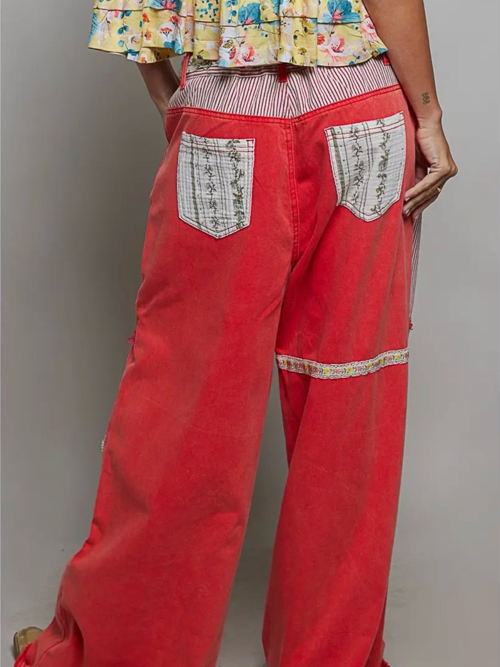 NEW ARRIVALS: SET POL Cream Floral-Trim Ruffle Sleeve Top and Pant - Picture 4 of 8